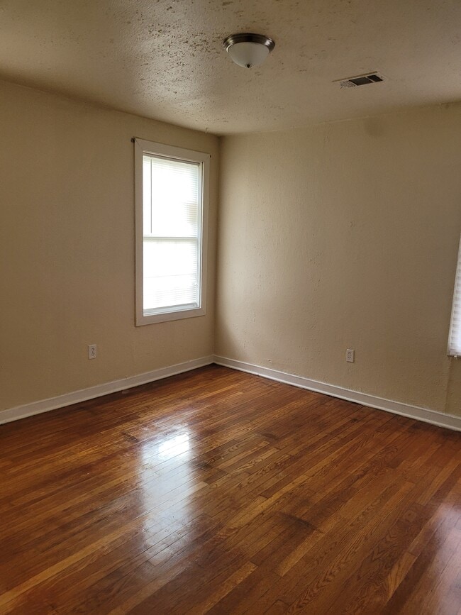 Building Photo - 4374 Monroe Ave