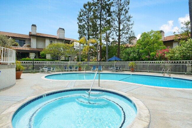 Building Photo - 1450 Palisades Dr