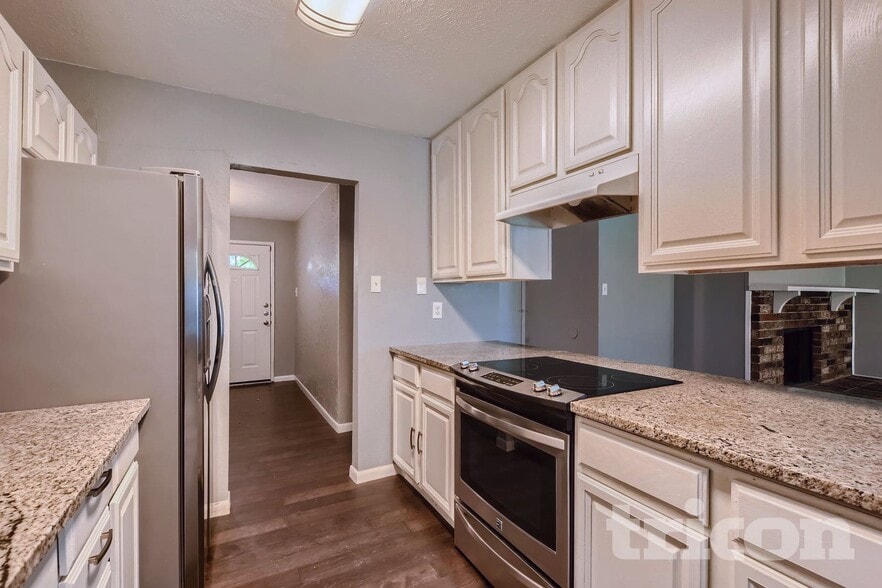 Building Photo - 6026 Lakecrest Dr