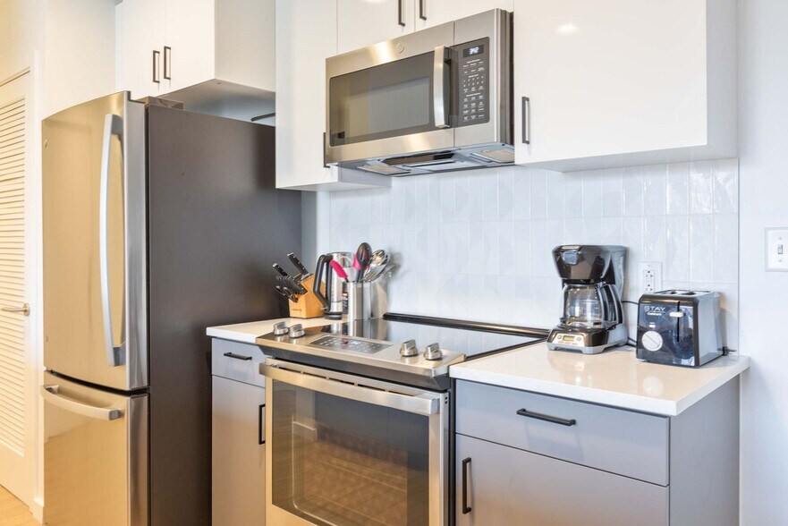 Building Photo - 250 Kendall St