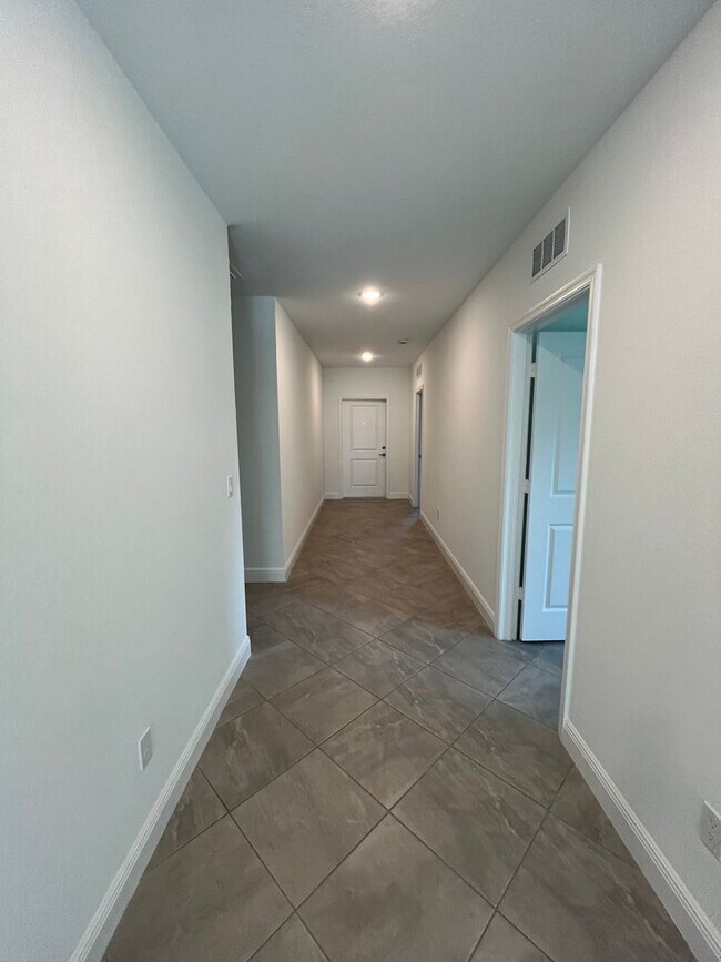 Building Photo - Annual Rental in Port St Lucie