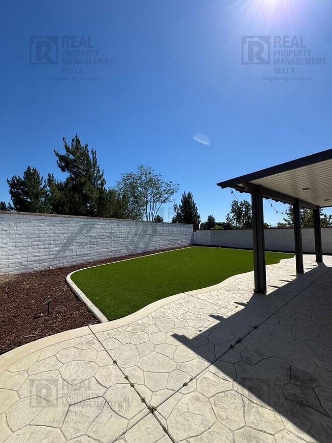 Building Photo - Spacious Menifee Home with Open Floor Plan, Walk-In Closets & Covered Patio