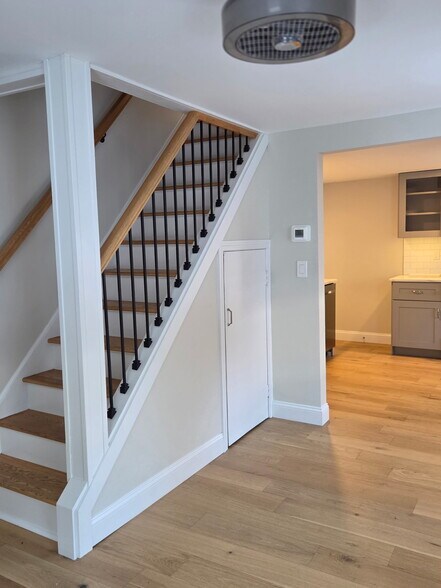 Building Photo - 56 Ellington Ave