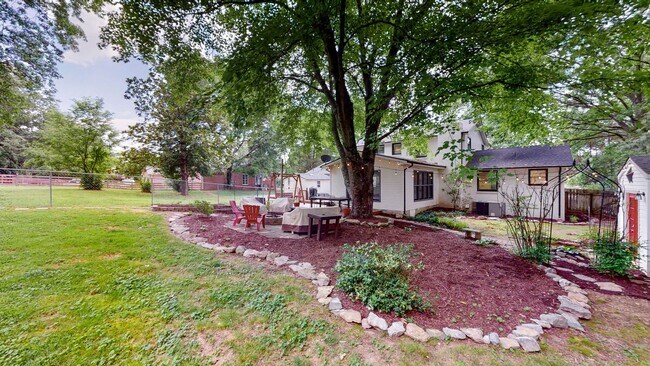 Building Photo - **RENOVATED COLONIAL ON OVER AN ACRE ZONED FOR WILLIAMSON COUNTY BRENTWOOD SCHOOLS**