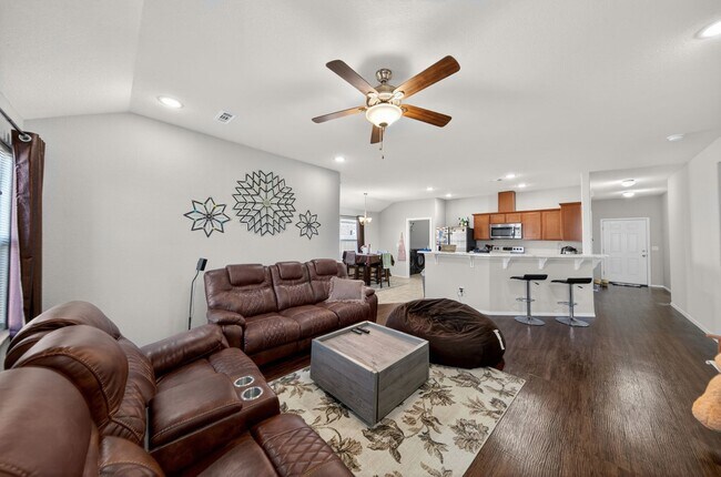 Building Photo - Charming home in Bentonville School District