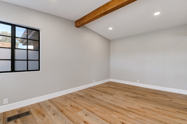 Building Photo - 8860 Villa La Jolla Dr