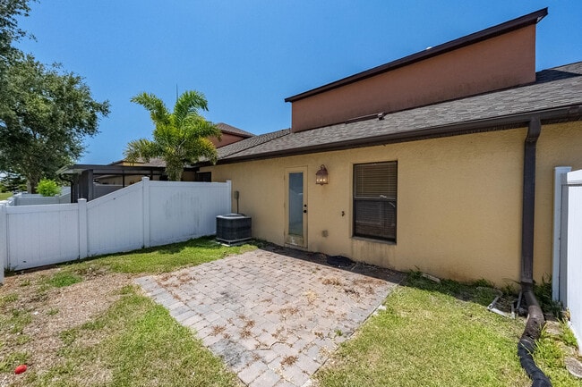 Building Photo - 1075 Luminary Cir