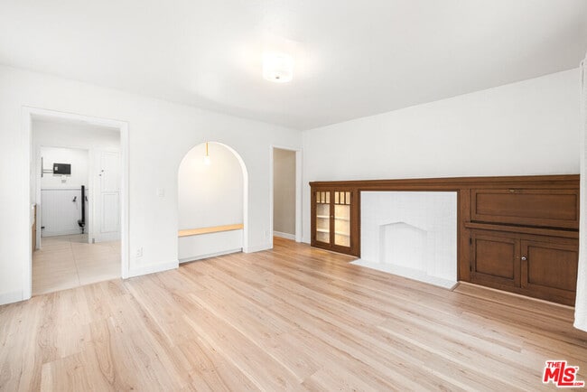 Building Photo - 612 Romulo St