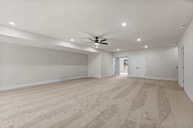 Building Photo - 702 S Thornridge Dr