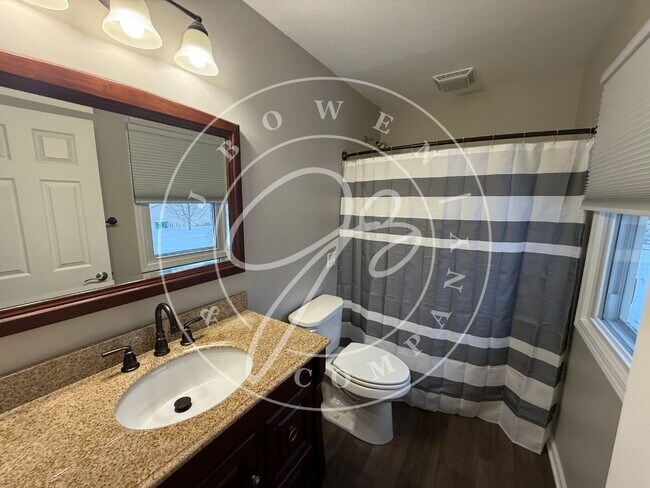 Building Photo - "Charming 3-Bedroom Perrysburg Home with 3 Baths and a Finished Basement!"