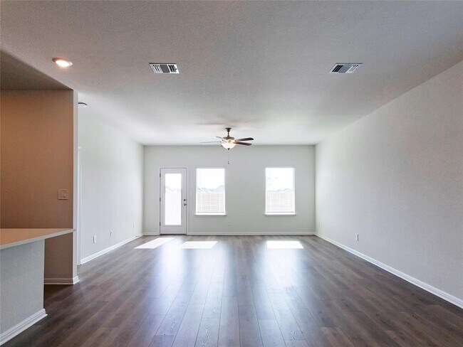 Building Photo - 136 Holmby Dr