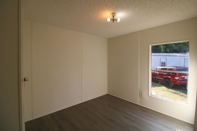 Building Photo - Experience peaceful country living!