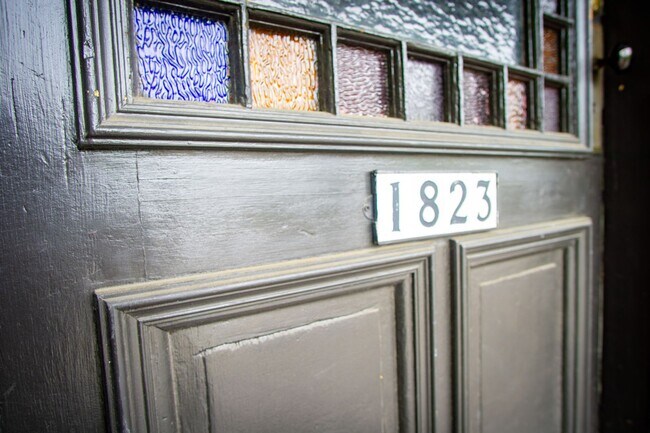 Building Photo - Gorgeous & Luxurious Remodeled Top-Floor T...