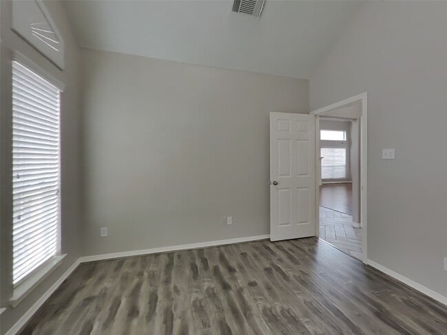 Building Photo - 6855 Tournament Dr