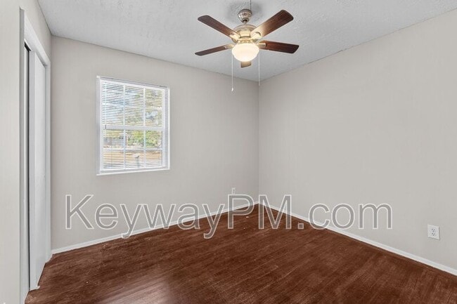 Building Photo - 2021 Fernwood Cir