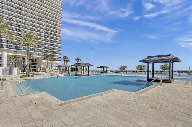 Building Photo - 1830 S Ocean Dr