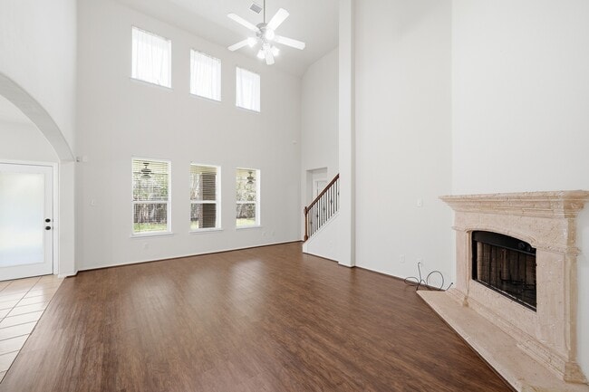 Building Photo - 2117 Rushing Spring Dr