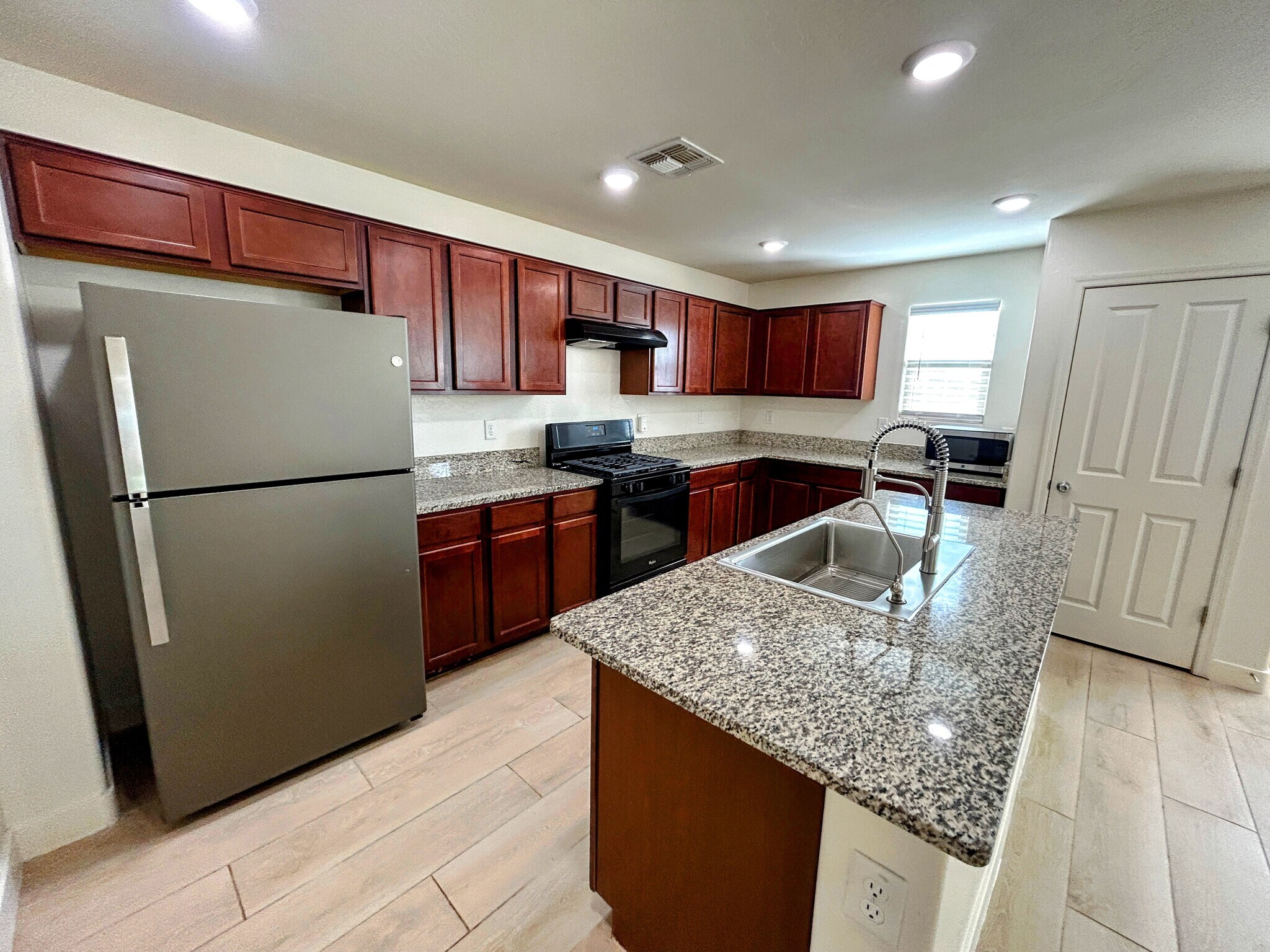 Building Photo - 2964 S Washington St