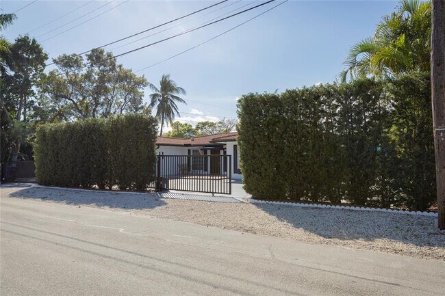 Building Photo - 641 SW 8th Ave