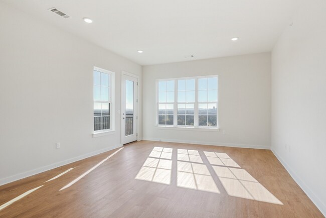 Building Photo - 2900 Edwin Wy