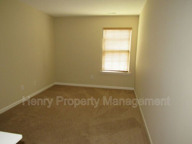 Building Photo - 125 Kellerhis Dr