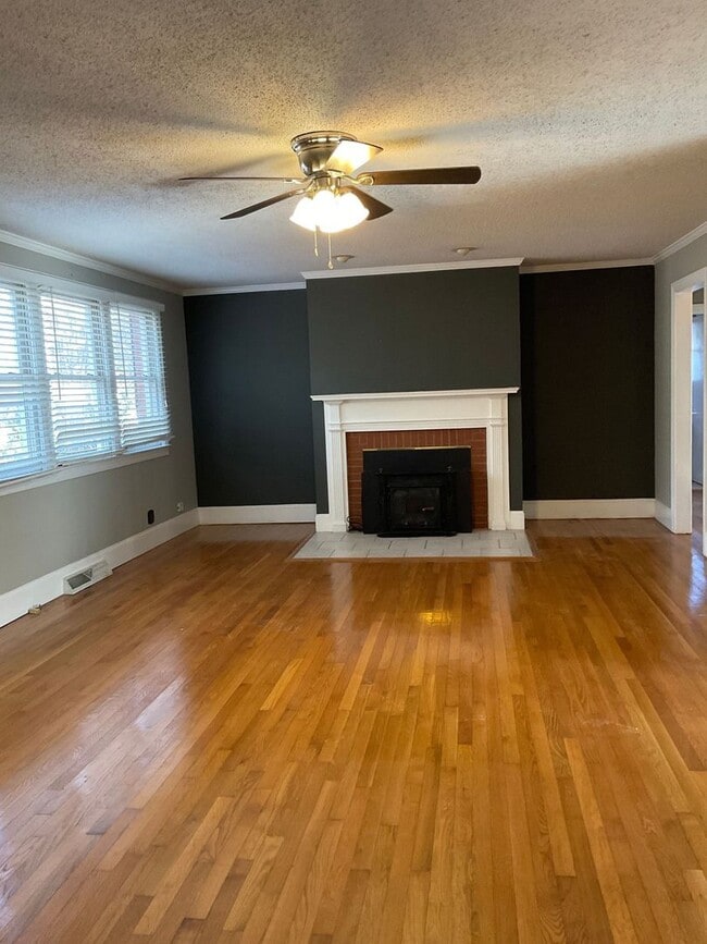 Building Photo - The Perfect 4 Bedroom!!!!