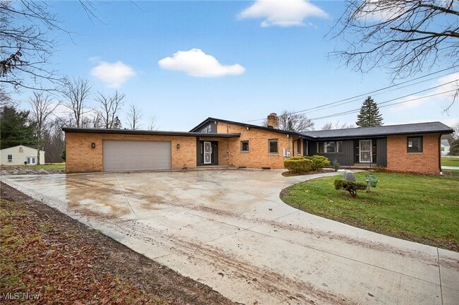 Building Photo - 3863 Wiltshire Rd