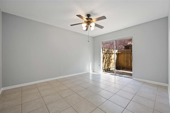 Building Photo - 2822 Briarhurst Dr