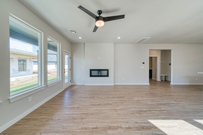 Building Photo - Beautiful property in Edmond