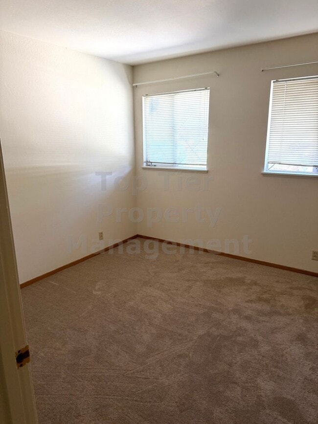 Building Photo - 2827 San Carlos Dr