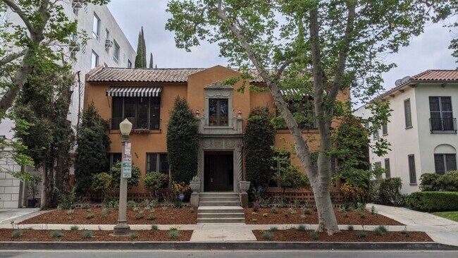 Building - 160 S Sycamore Ave