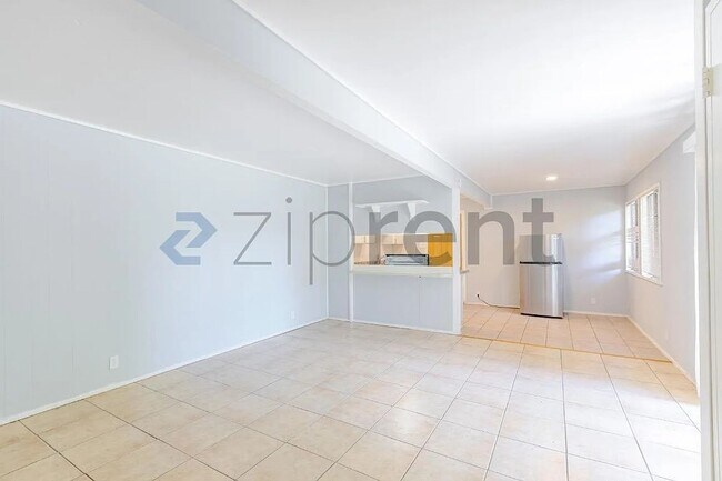 Building Photo - 709 Adeline Pl