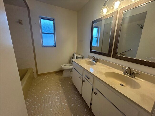 Building Photo - 3143 Fiesta Dr
