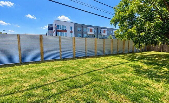 Building Photo - 5503 Basswood Ln
