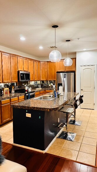 Building Photo - 10655 N 9th St