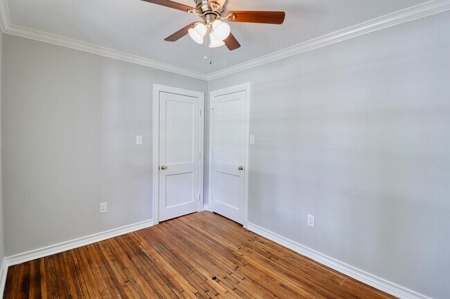 Building Photo - 7557 Meadowview Dr