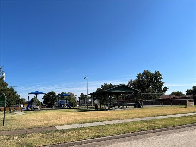 Building Photo - 512 Cypress Dr