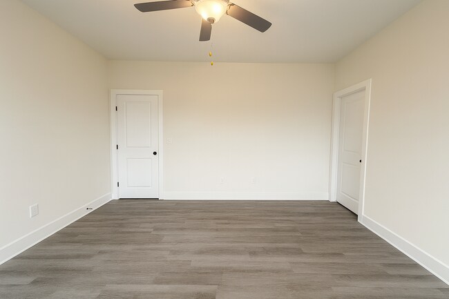 Building Photo - Spacious 3 Bedroom Home with Oversized Primary Suite near Webb & Pawnee