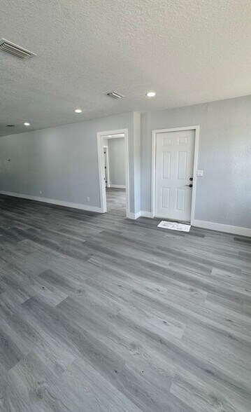 Building Photo - 803 E Cayuga St