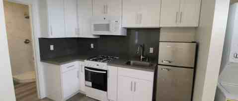 Building Photo - 745 1/2 Fine St-