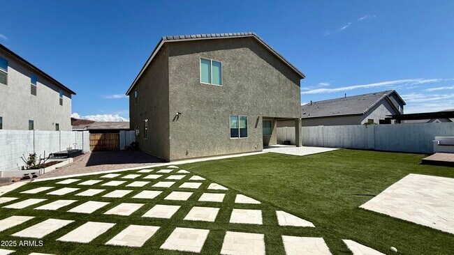 Building Photo - 26410 N Thornhill Dr