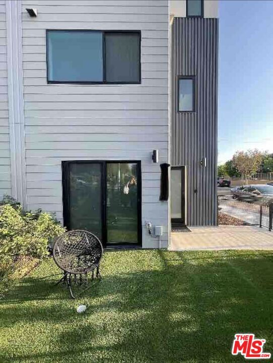 Building Photo - 11326 Victory Blvd