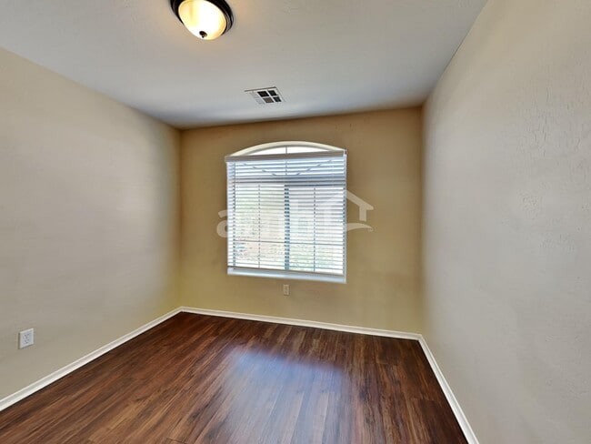 Building Photo - 6036 W Southgate Ave