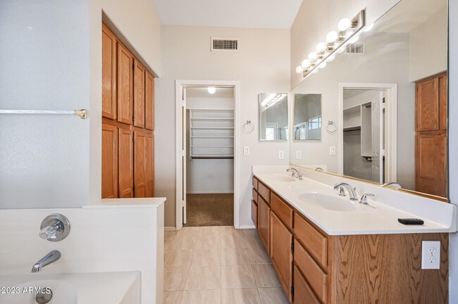 Building Photo - 7253 E Kiva Ave