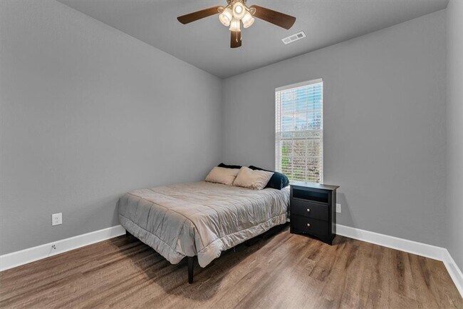 Building Photo - 25 Ruthwell Dr