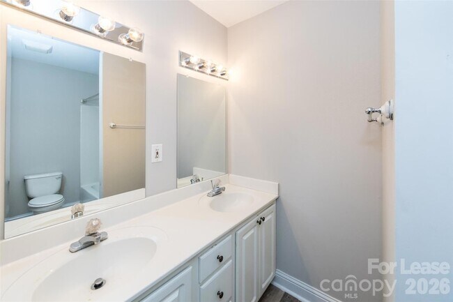 Building Photo - 807 King Arthur Dr