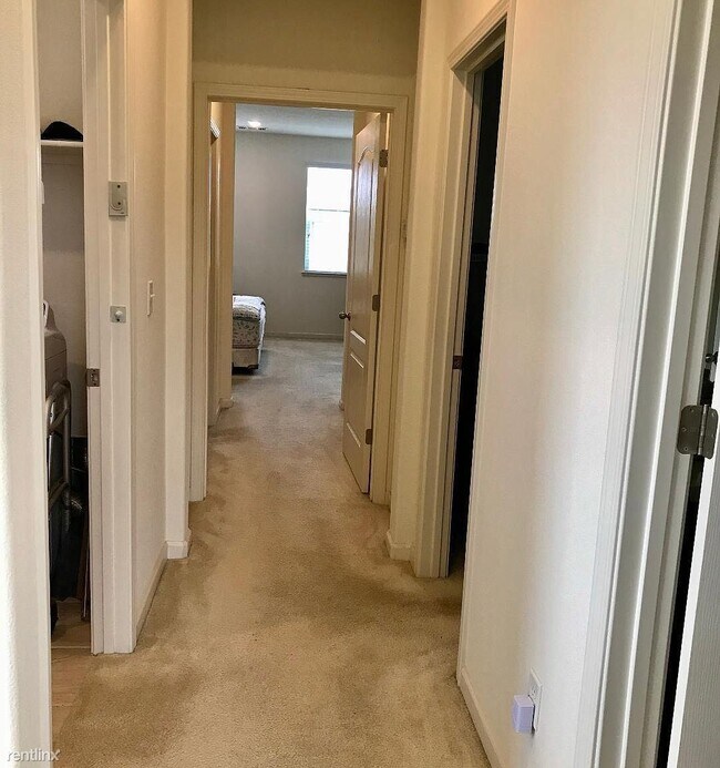 Building Photo - 939 Phelan Ave