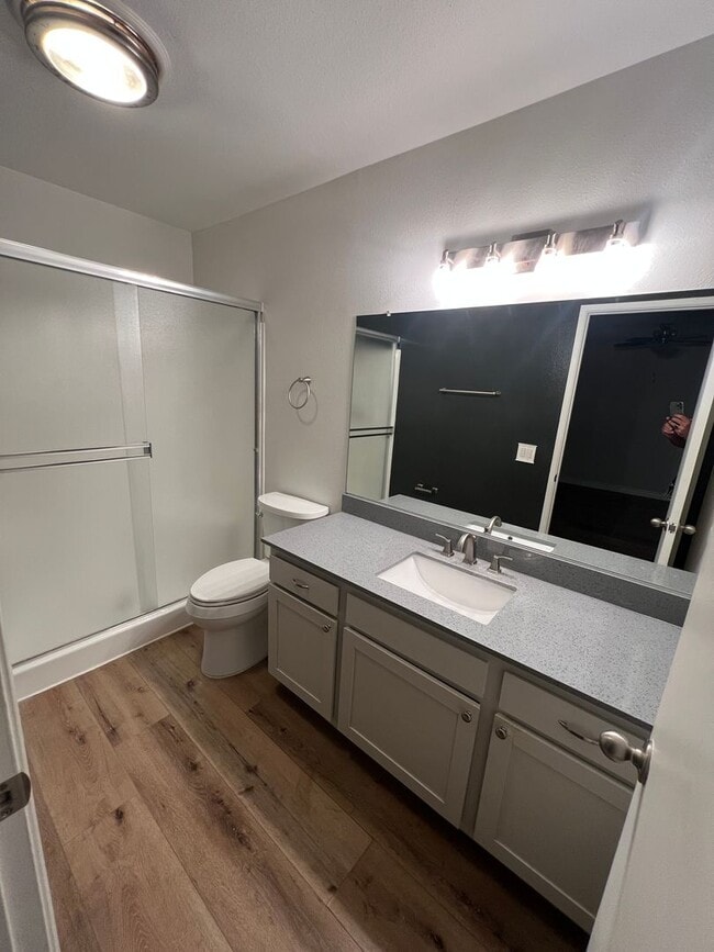 Building Photo - Lovely West Side Ventura Condo