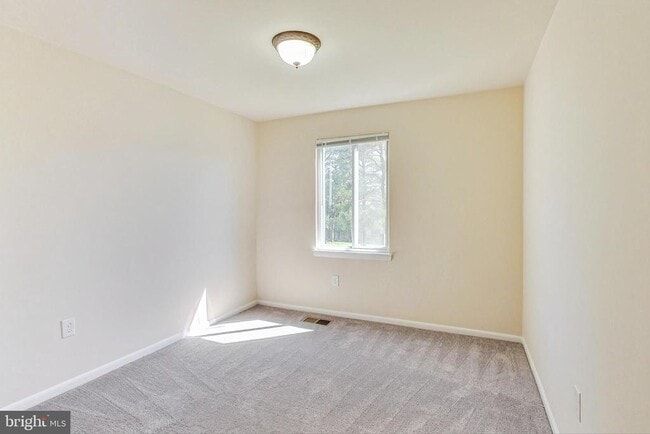 Building Photo - 906 West Side Dr