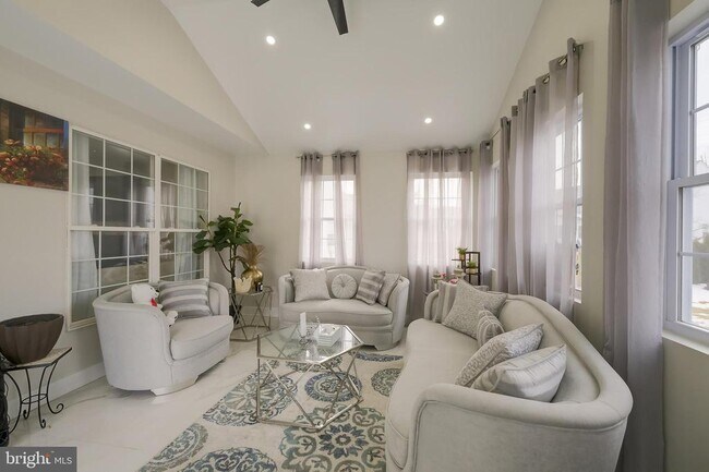 Building Photo - 601 Crossover Ct